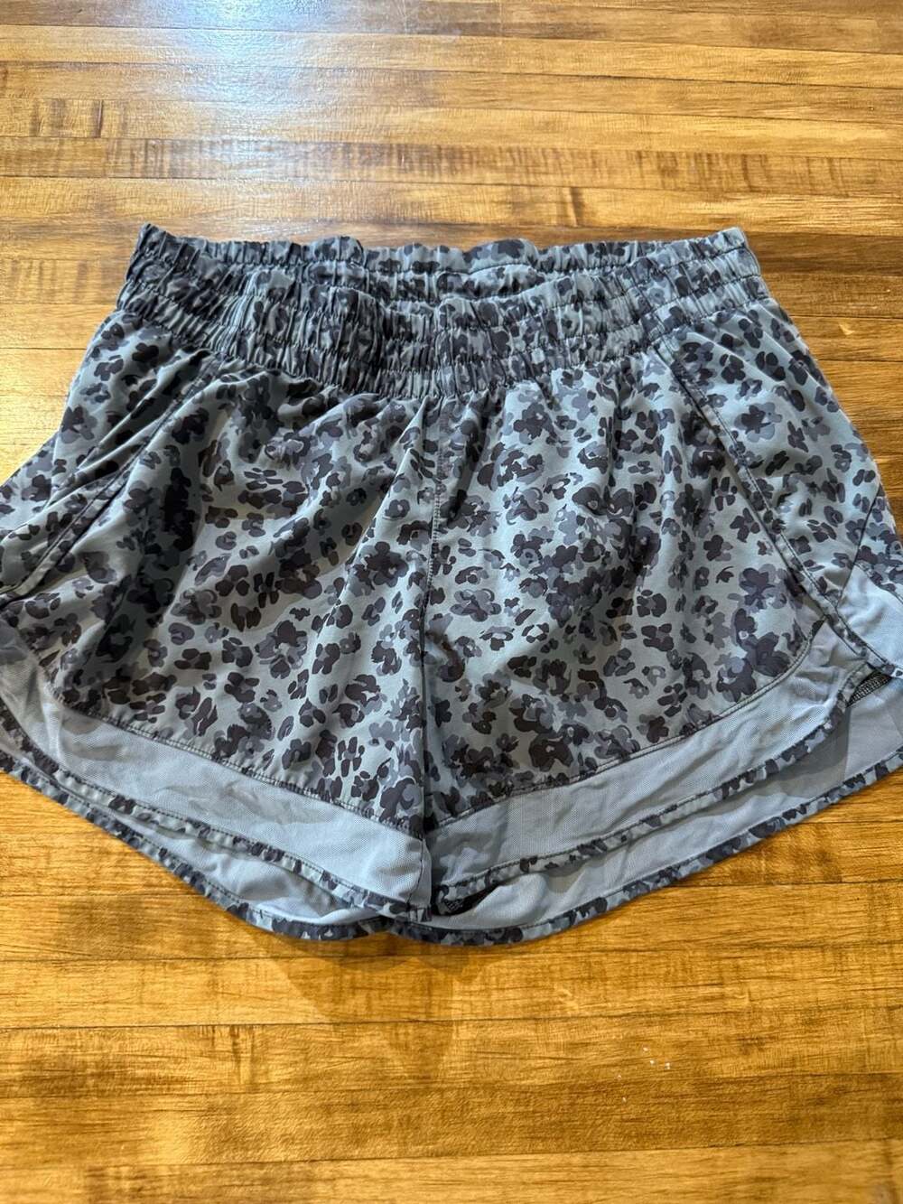 Athleta Running Shorts Size S Gray Leopard Print Athletic (g25)